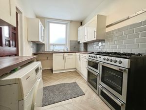 Kitchen- click for photo gallery